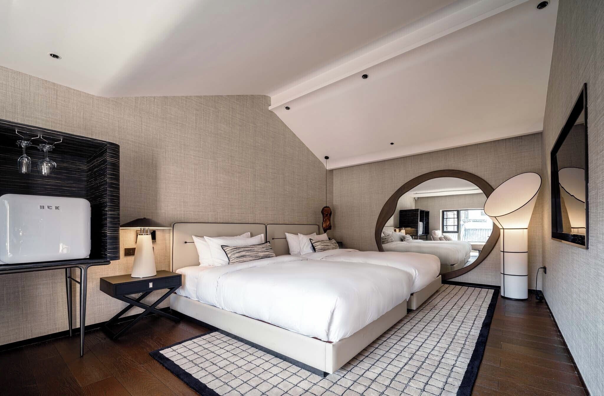 Standard tvåbäddsrum - utsikt mot innergården