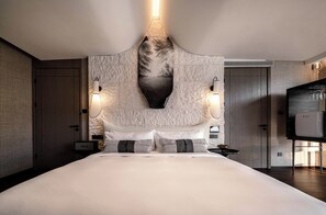 Suite Supérieure, vue lac | Literie de qualité supérieure, couette en duvet d'oie, minibar