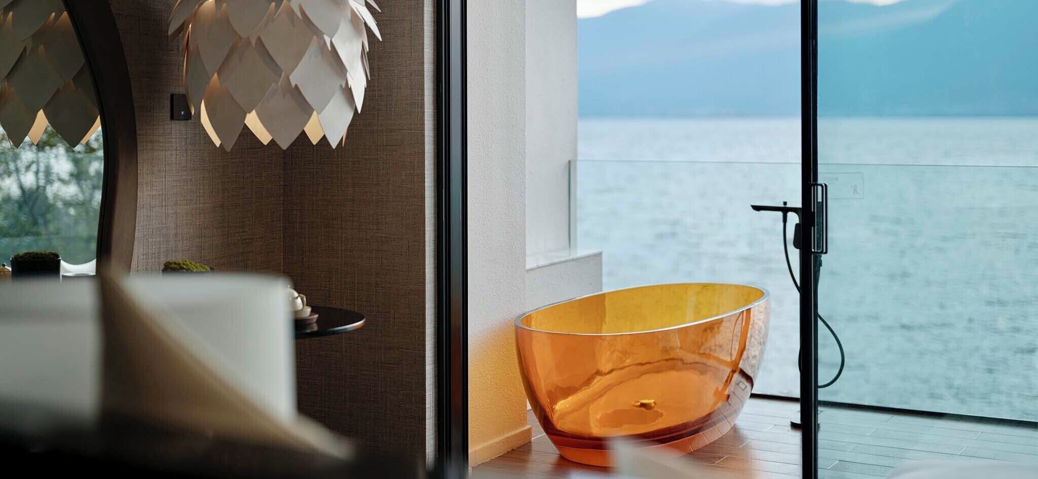 Chambre Double Sénior, vue lac | Baignoire relaxante profonde