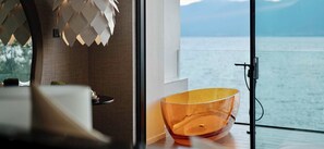 Doppia Senior, vista lago | Vasca da bagno a immersione totale