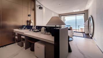 Standard Double Room, Lake View | Bathroom