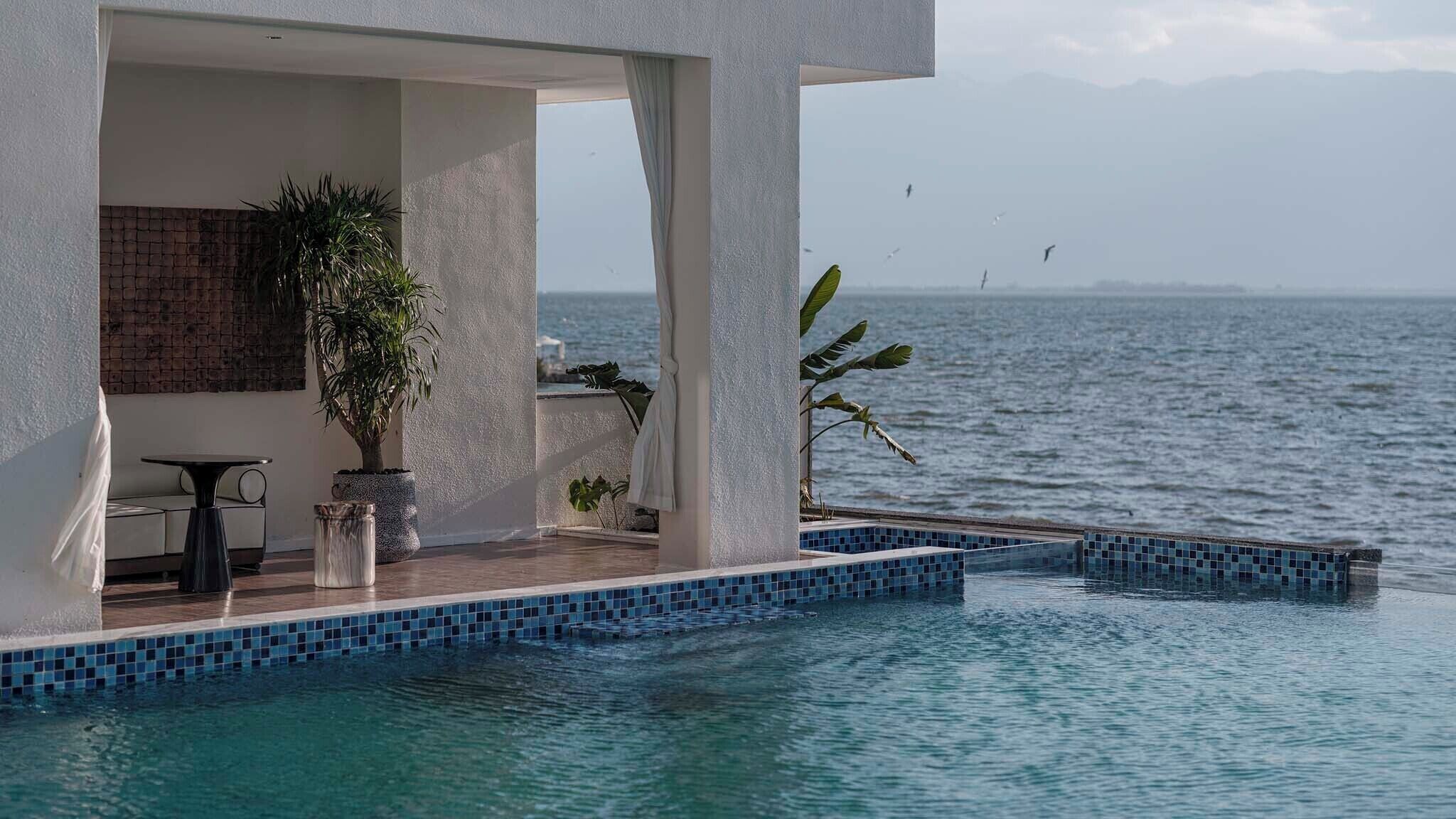 Elite dubbelrum - sjöutsikt | Privat pool