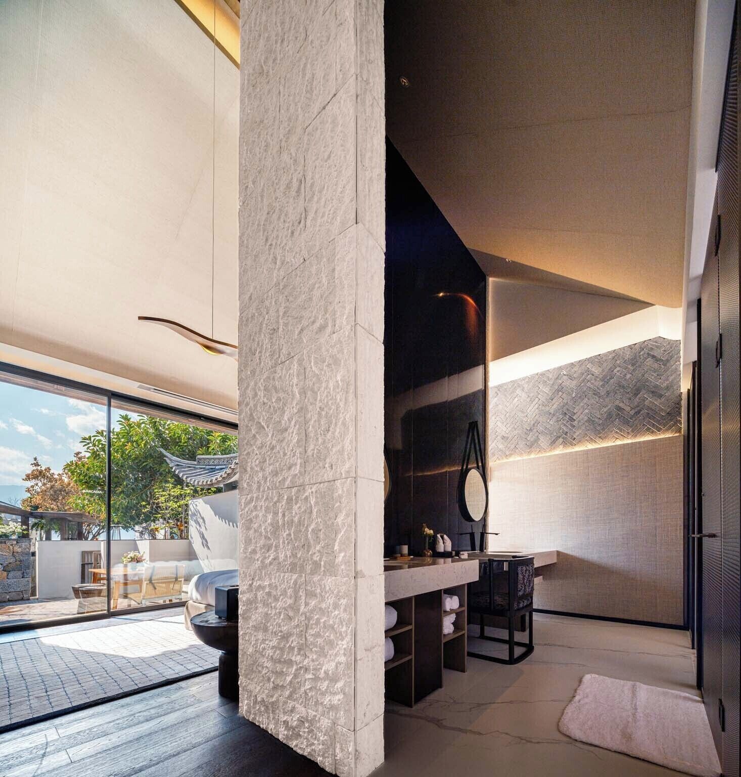 Habitación Deluxe doble, vistas al patio | Ropa de cama de alta calidad, edredones de plumas, minibar