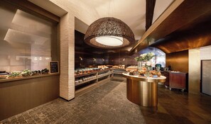 Free daily cooked-to-order breakfast  - Arcadia Anyin Lishi Dayuan Hotel (Dali)