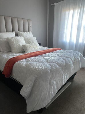 1 bedroom, iron/ironing board, WiFi, bed sheets - Swakopmund One Bedroom Apartment in Ocean View (Swakopmund)