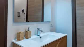 Habitación triple Confort, para no fumadores | Baño