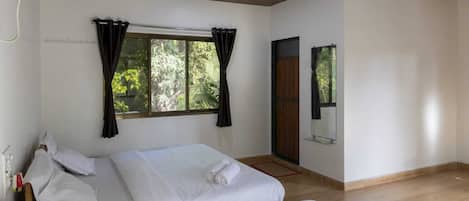 Phòng đôi Deluxe, ban công, quang cảnh hồ bơi | Truy cập Internet không dây miễn phí