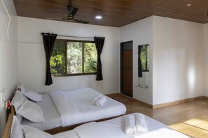 Kamar Double Deluks, balkon, pemandangan kolam renang