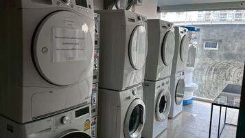 Apartment, 1 Bedroom, Accessible | Laundry