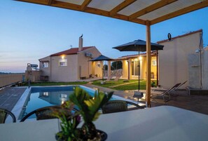 Pool - Sunny Villa Elia- 4 bedroom villa with private pool, sea and mountain view (Iraklio)