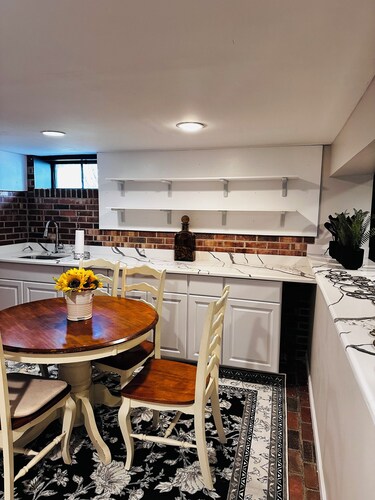 Cozy room in delightful Wilmington home, close to all local attractions