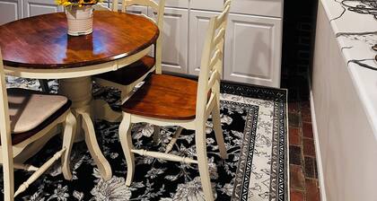 Cozy room in delightful Wilmington home, close to all local attractions