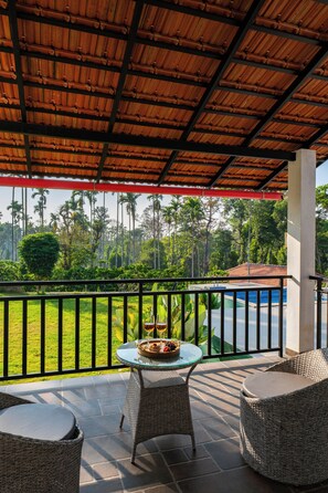 Property grounds - ELIVAAS Tranquility 5BHK PetFriendly (Virajpet)