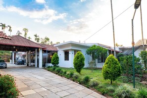 Exterior - ELIVAAS Tranquility 5BHK PetFriendly (K.M. Kolli)