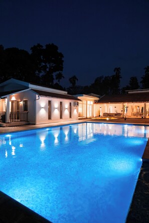 Outdoor pool - ELIVAAS Tranquility 5BHK PetFriendly (Virajpet)