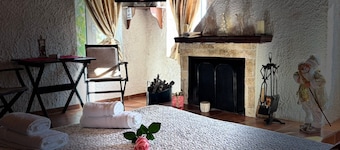 Δωμάτια Εξοχή-With fireplace and view to the sea