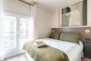 2 bedrooms, iron/ironing board, WiFi, bed sheets - Appartement de luxe vue sur la Madeleine (Paris)