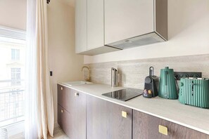 Refrigerador, microondas, horno y lavavajillas 