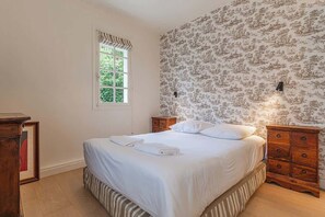 Iron/ironing board, travel cot, WiFi, bed sheets - Luxueuse Maison 4 Chambres avec Piscine (Tourgéville)