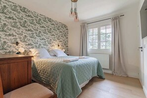 Iron/ironing board, travel cot, WiFi, bed sheets - Luxueuse Maison 4 Chambres avec Piscine (Tourgéville)
