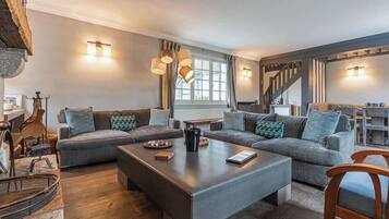 Fernseher, Kamin, Arbeitsbereiche