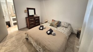 4 Schlafzimmer, Bügeleisen/Bügelbrett, kostenloses WLAN, Bettwäsche