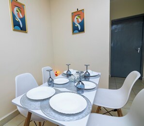 Dining - Fantastic 2-bedroom apartment in Nairobi perfect for your stay (Nairobi)
