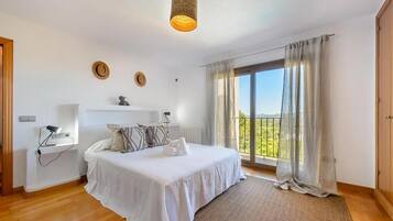 5 dormitorios, tabla de planchar con plancha, wifi gratis y ropa de cama