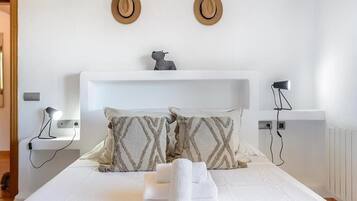 5 bedrooms, iron/ironing board, free WiFi, bed sheets