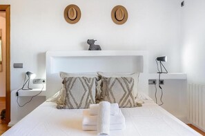 5 slaapkamers, een strijkplank/strijkijzer, gratis wifi, beddengoed