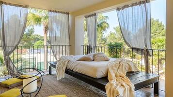 5 bedrooms, iron/ironing board, free WiFi, bed sheets