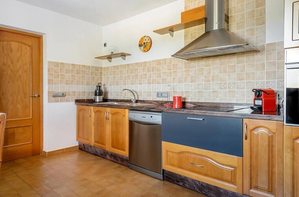 Micro-ondes, four, plaque de cuisson, lave-vaisselle