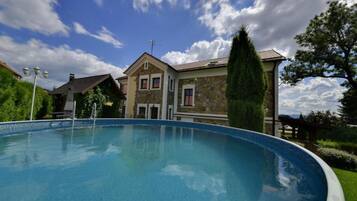Seasonal outdoor pool