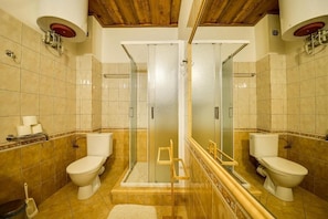Superior suite, uitzicht op bergen | Badkamer
