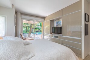 Iron/ironing board, free WiFi, bed sheets, wheelchair access - Splendid villa with swimming pool, 5-minute bike ride to the beach, a haven of serenity (Moliets-et-Maa)
