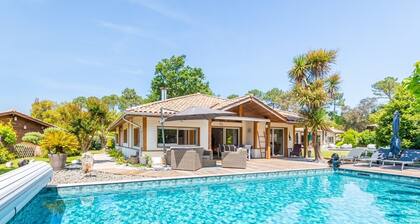 Splendid villa with swimming pool, 5-minute bike ride to the beach, a haven of serenity