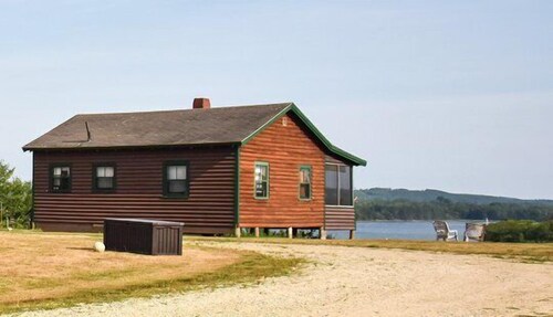 Charming Castine Coastal Getaway – Harbor Views, History & Outdoor Adventure