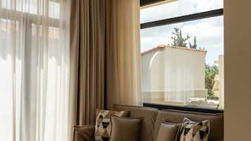 Junior Suite, Balcony | Hypo-allergenic bedding, minibar, in-room safe, desk