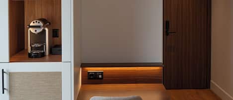 Phòng Suite Junior, ban công | Bộ đồ giường kháng dị ứng, minibar, két bảo mật tại phòng