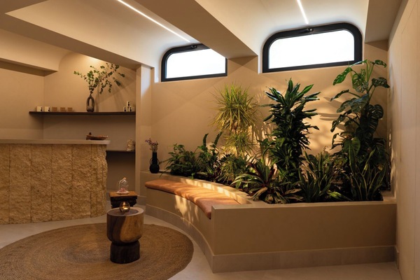 Salas de tratamiento para parejas, un sauna, una bañera de hidromasaje