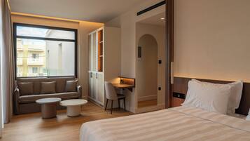 Hypo-allergenic bedding, minibar, in-room safe, laptop workspace