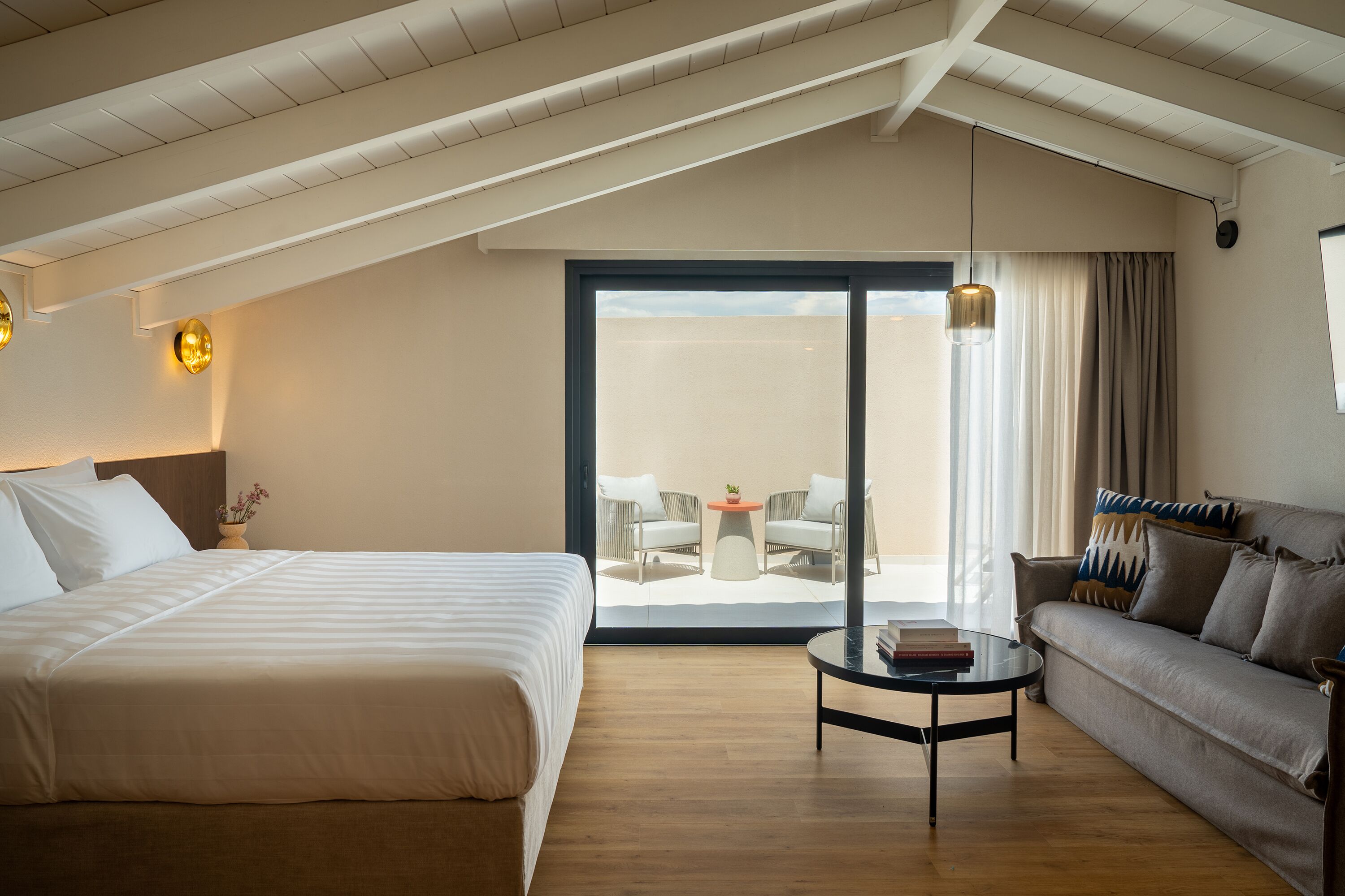 Suite, Balcony | Hypo-allergenic bedding, minibar, in-room safe, laptop workspace