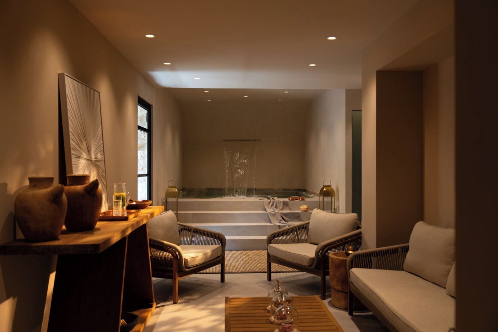 Salas de tratamiento para parejas, un sauna, una bañera de hidromasaje