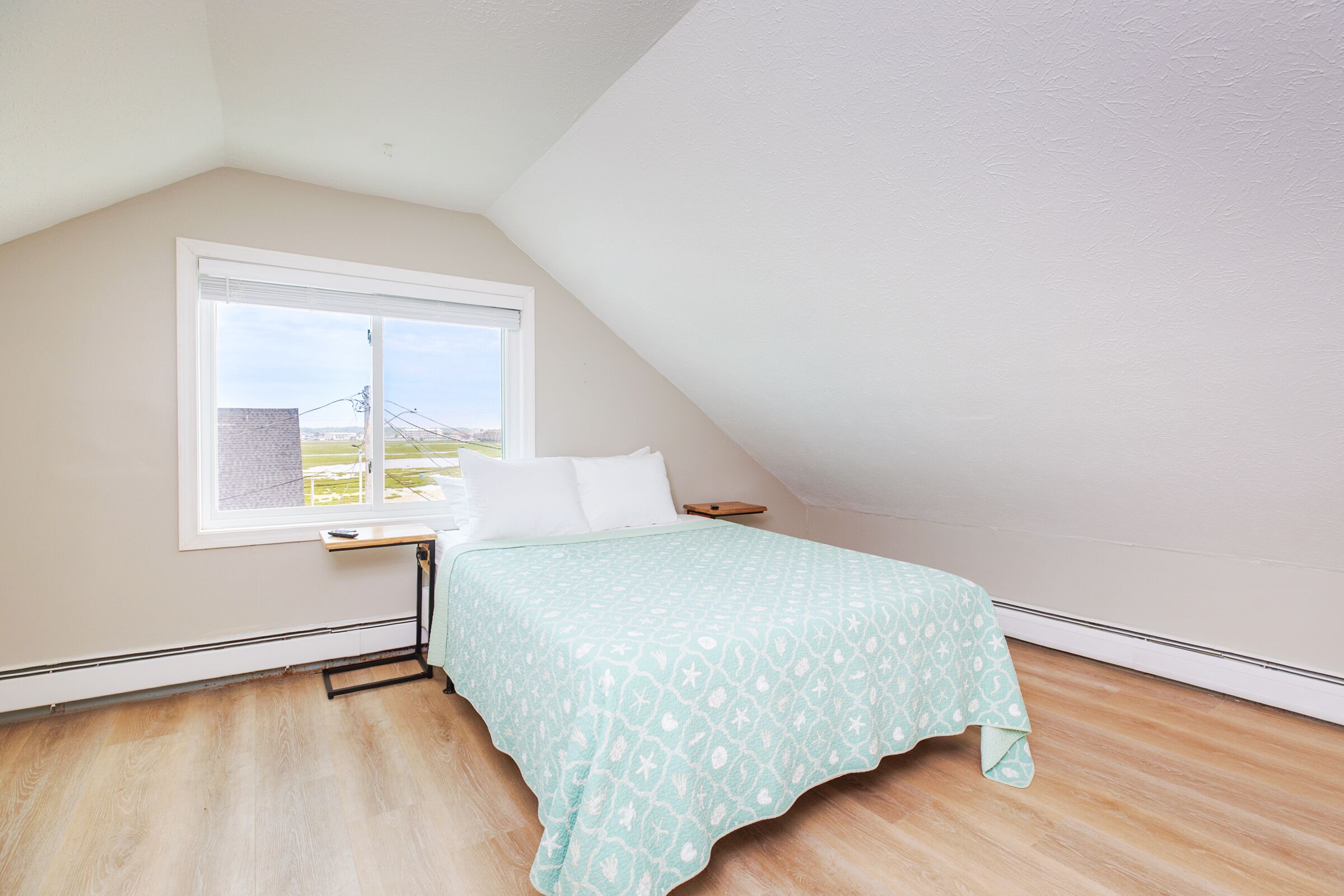 2 bedrooms, internet, bed sheets