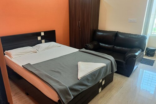 NEW SURYA DELUXE BOARDING AND LODGING