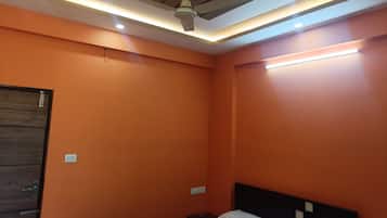 Comfort Double or Twin Room, 1 King Bed, Non Smoking, Air conditioning | Memory-foam beds, in-room safe, desk, free WiFi