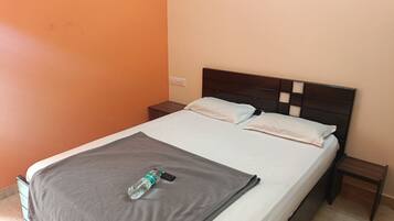 Chambre Confort Double ou avec lits jumeaux, 1 trĂšs grand lit, non-fumeur, climatisation