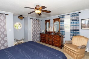 Free WiFi, bed sheets - Family Cottage Near Cedar Point and Sports Center! (Huron)