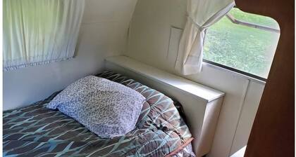 2 bedroom camper/trailer 3.5 miles from All Star Village on a very quiet road.