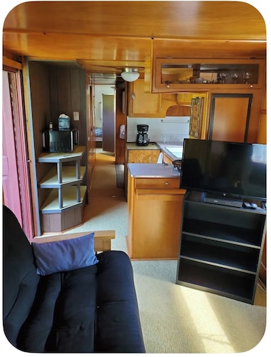 2 bedroom camper/trailer 3.5 miles from All Star Village on a very quiet road.